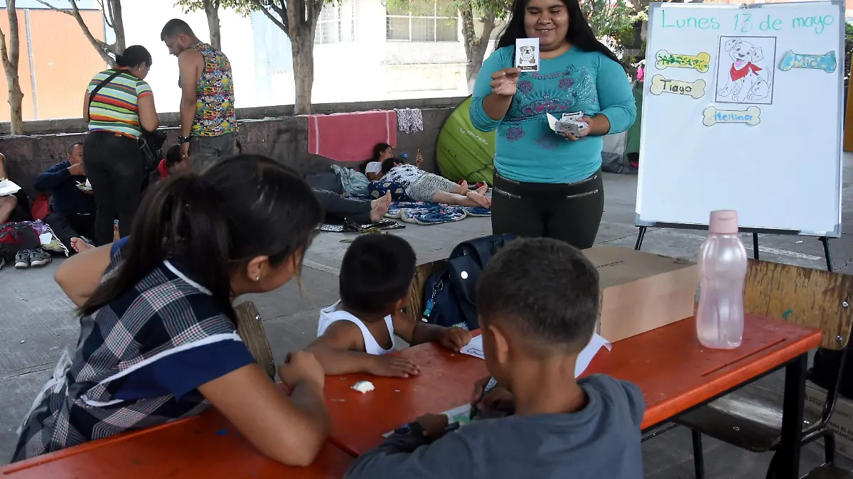 MAESTRA DE NIÑOS MIGRANTES JESUS GTZ EL SOL DE IRAPUATO (7)